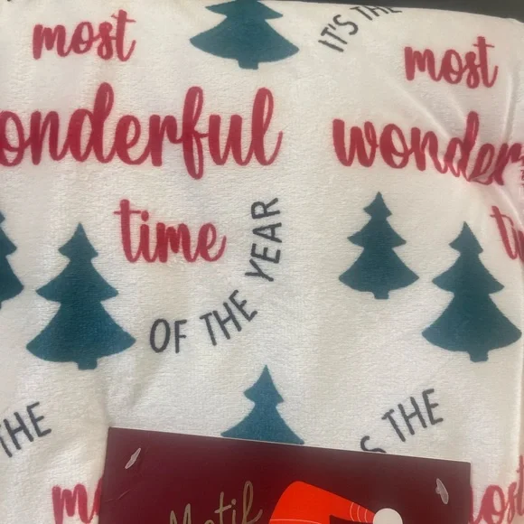 New w tags Holiday blanket - Picture 3 of 4